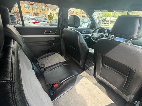 Used 2017 Ford Explorer XLT w/ Equipment Group 202A AWD/4WD image 36