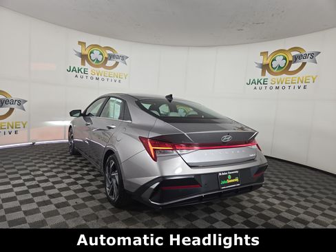 Used 2024 Hyundai Elantra Limited FWD image 7