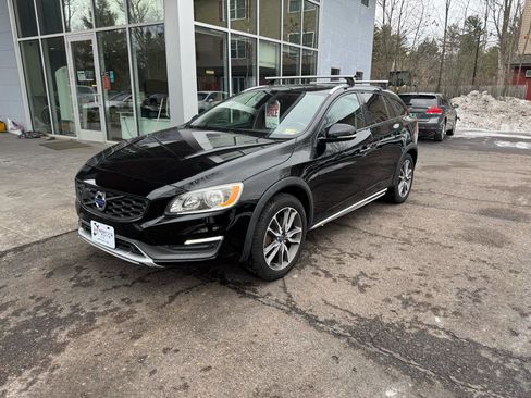 Used 2016 Volvo V60 T5 Cross Country w/ Convenience Package image 1