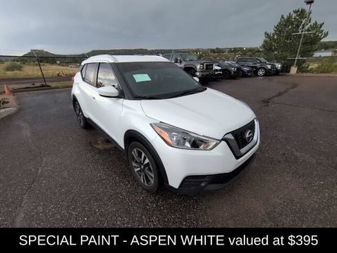 Used 2019 Nissan Kicks SV FWD image 3