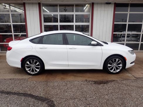 Used 2015 Chrysler 200 S image 27