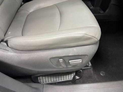 Used 2021 Toyota Sienna XLE w/ XLE Plus Package image 28