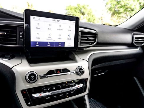 Used 2024 Ford Explorer XLT w/ Equipment Group 202A image 23