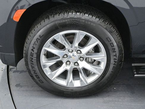 Used 2024 Chevrolet Suburban Premier AWD/4WD image 33
