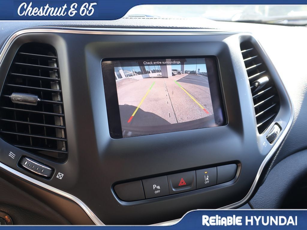 Used 2021 Jeep Cherokee Latitude Plus FWD image 34