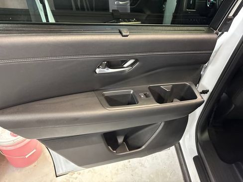 Certified 2025 Nissan Pathfinder Platinum w/ Cargo Package FWD image 43