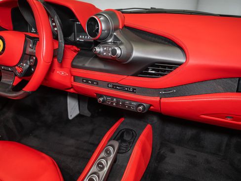 Used 2021 Ferrari F8 Tributo RWD image 29