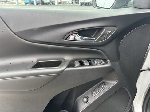 Used 2022 Chevrolet Equinox Premier image 3