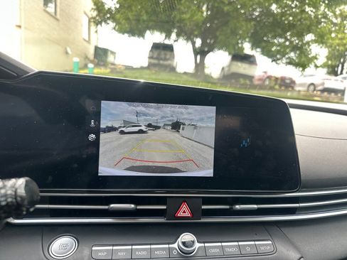 Used 2025 Hyundai Elantra Limited FWD image 43