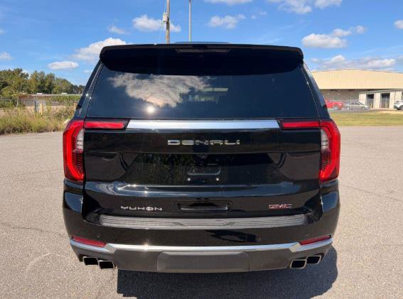 Used 2025 GMC Yukon XL Denali w/ Sun & Power Step Package AWD/4WD image 4