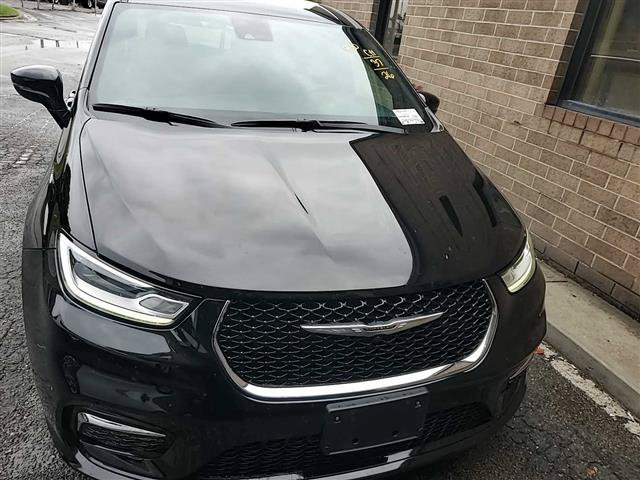 Used 2026 Chrysler Pacifica Select FWD image 3