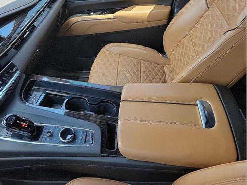 Used 2023 Cadillac Escalade Premium Luxury AWD/4WD image 20