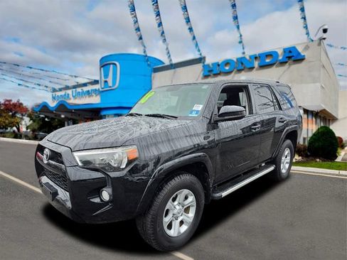 Used 2018 Toyota 4Runner SR5 AWD/4WD image 1