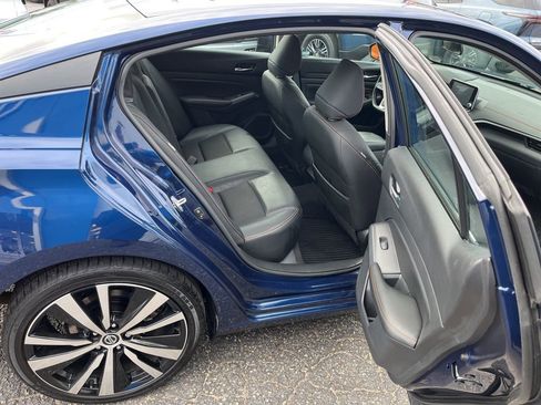 Used 2021 Nissan Altima 2.5 SR w/ SR Premium Package image 18