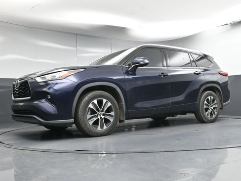 Used 2020 Toyota Highlander XLE image 23