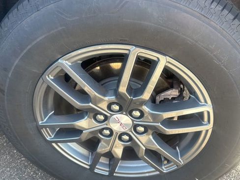 Used 2025 GMC Acadia Elevation image 7