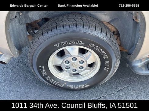 Used 2002 Chevrolet Suburban LS image 9