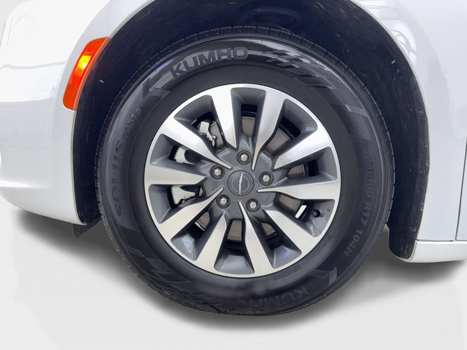 Used 2024 Chrysler Pacifica Limited FWD image 47