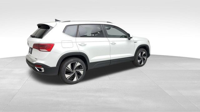 Certified 2024 Volkswagen Taos SE AWD/4WD image 2