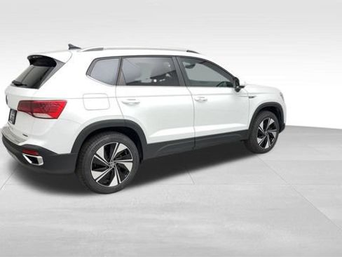 Certified 2024 Volkswagen Taos SE AWD/4WD image 2