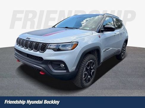 Used 2026 Jeep Compass Trailhawk AWD/4WD image 1