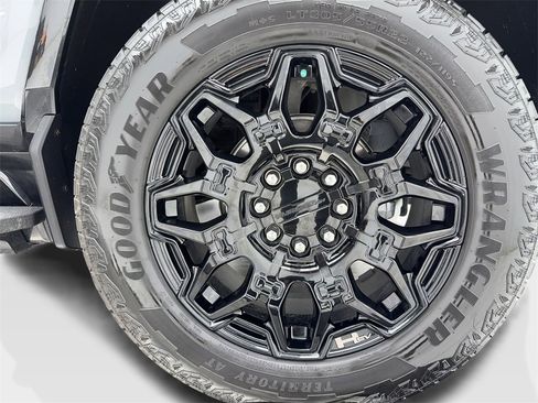 Used 2025 GMC Hummer EV 2X image 70