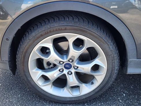 Used 2016 Ford Escape Titanium w/ Equipment Group 301A AWD/4WD image 9