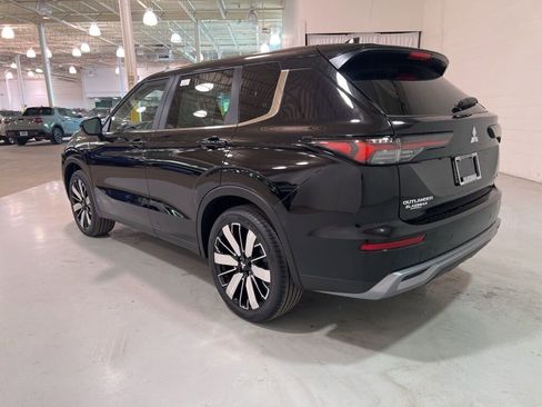 New 2025 Mitsubishi Outlander SE image 5