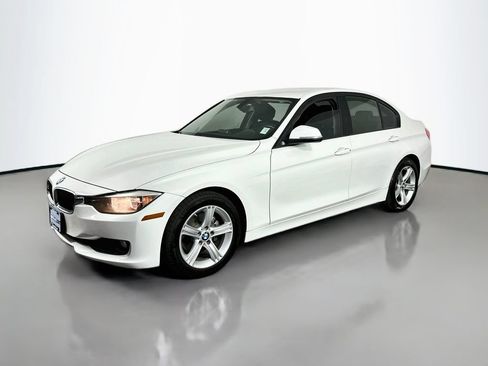 Used 2015 BMW 320i Sedan RWD image 4