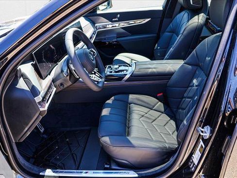 Used 2025 BMW 760i xDrive w/ Executive Package AWD/4WD image 12