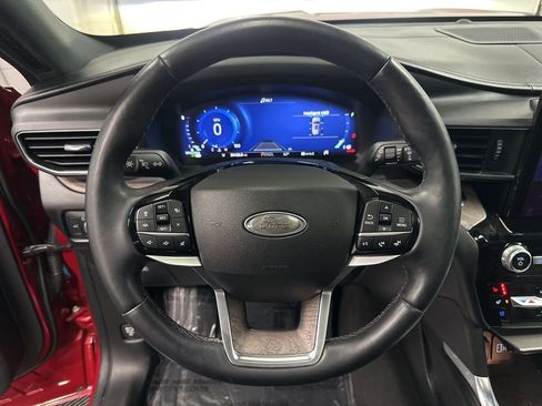 Used 2022 Ford Explorer Platinum w/ Equipment Group 601A AWD/4WD image 14