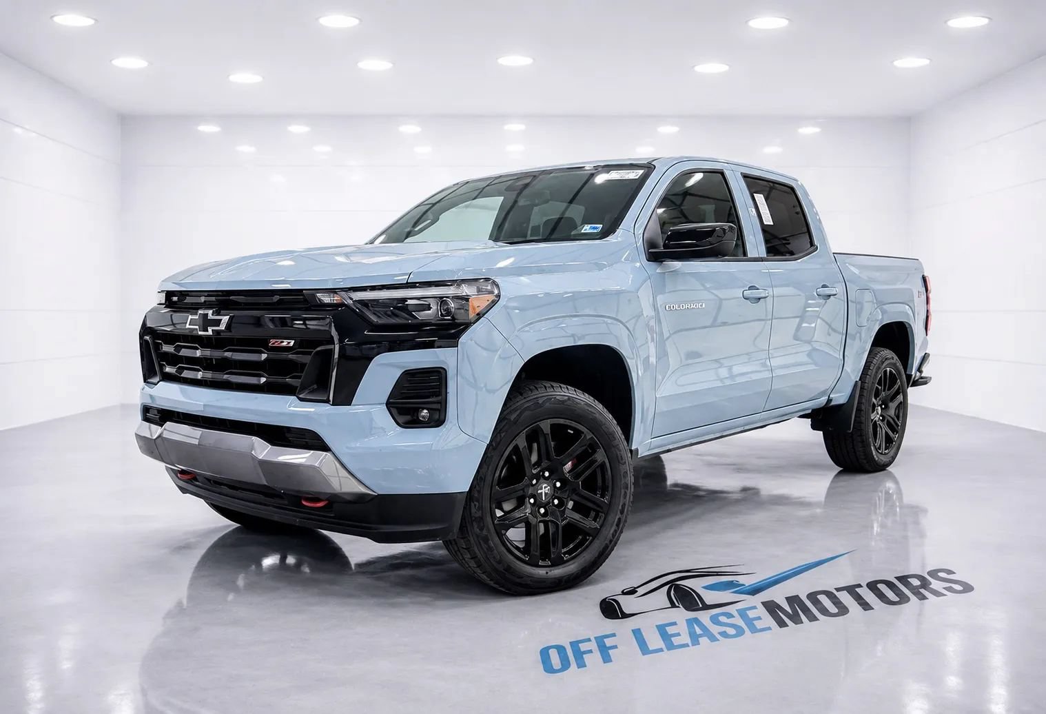 Used 2025 Chevrolet Colorado Z71 w/ Technology Package AWD/4WD image 1