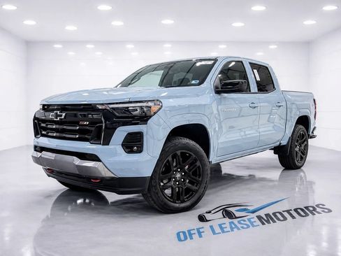 Used 2025 Chevrolet Colorado Z71 w/ Technology Package AWD/4WD image 1