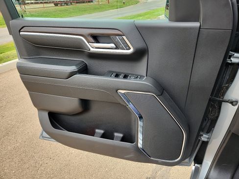 Used 2024 GMC Sierra 1500 SLT image 12