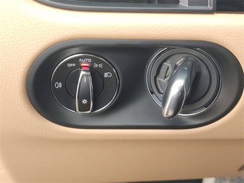 Used 2024 Porsche Macan image 26