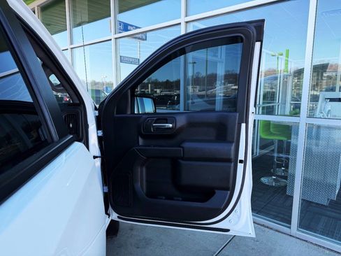 Used 2019 Chevrolet Silverado 1500 Custom Trail Boss image 37