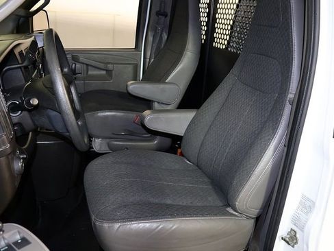 Used 2024 GMC Savana 2500 w/ Driver Convenience Package RWD image 4
