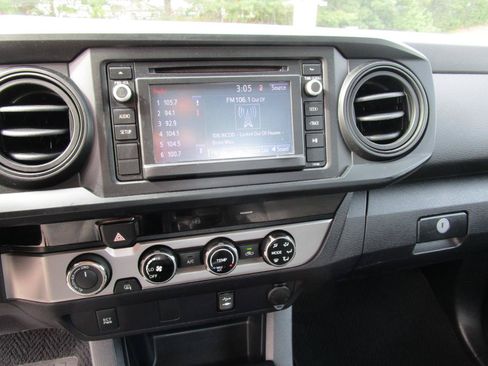 Used 2016 Toyota Tacoma SR AWD/4WD image 12