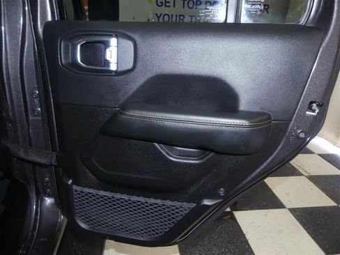 Used 2025 Jeep Wrangler Unlimited Sahara AWD/4WD image 29