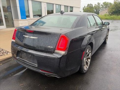 Used 2018 Chrysler 300 Touring w/ Sport Appearance Package RWD image 9