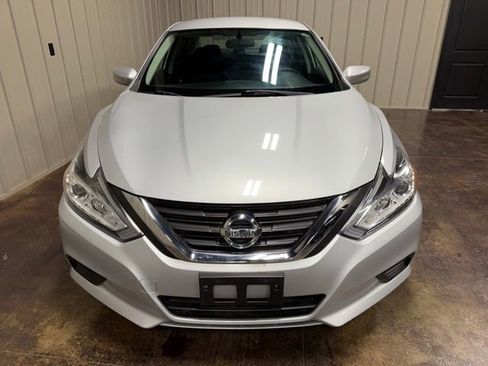 Used 2016 Nissan Altima 2.5 S w/ Power Driver Seat Package FWD image 2