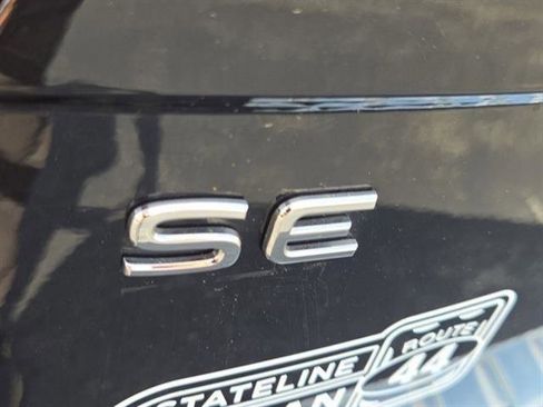 Used 2022 Volkswagen Tiguan SE image 6