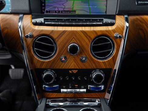 Used 2021 Rolls-Royce Cullinan image 35