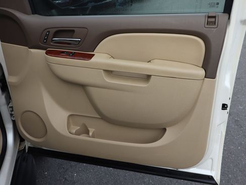 Used 2011 Chevrolet Tahoe LTZ image 39