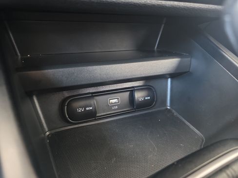 Certified 2025 Kia Soul LX w/ LX Technology Package FWD image 19