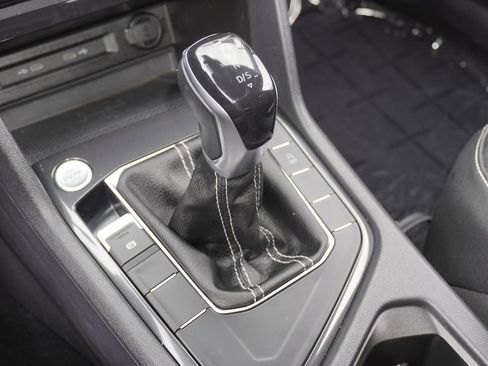 Used 2022 Volkswagen Tiguan SE FWD image 21