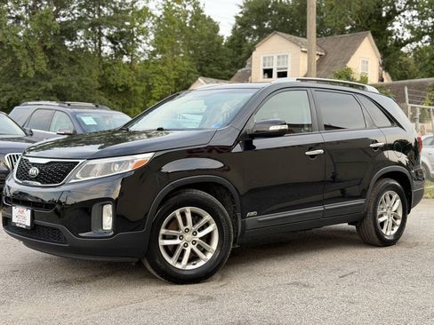 Used 2014 Kia Sorento LX w/ Premium Package AWD/4WD image 2