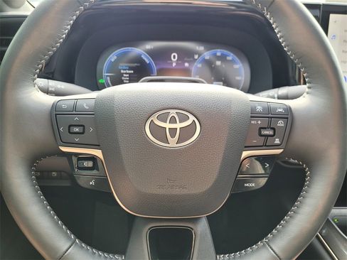 Used 2025 Toyota Crown Platinum image 22