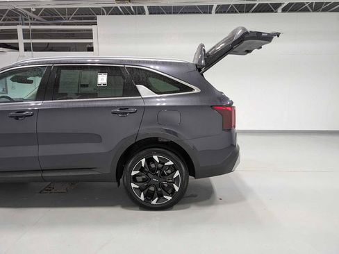 Certified 2026 Kia Sorento EX image 11
