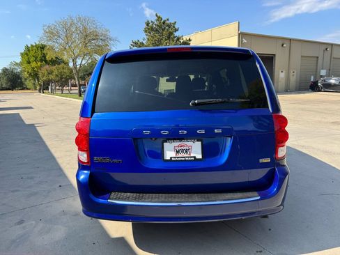 Used 2018 Dodge Grand Caravan SE w/ UConnect Hands-Free Group FWD image 3